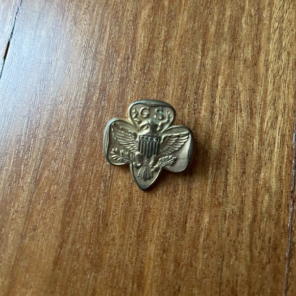 Vintage 1940 / 1950 Girl Scout Pin and Badges - Picture 4 of 5